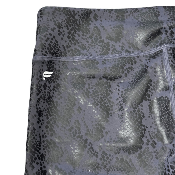 Fabletics Snake Printed Powerhold Crop Leggings - Gray/Black - Size S (4-6) NWT! - Picture 4 of 8